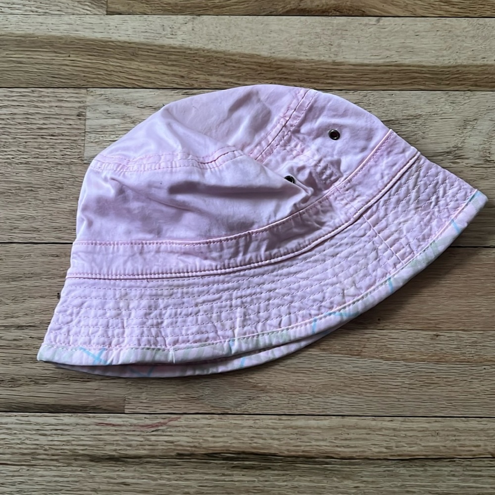 Burberry girls golf hat